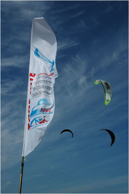 BLOG-DSC_6006-drapeau zone kite FFVL Arcachon 2010