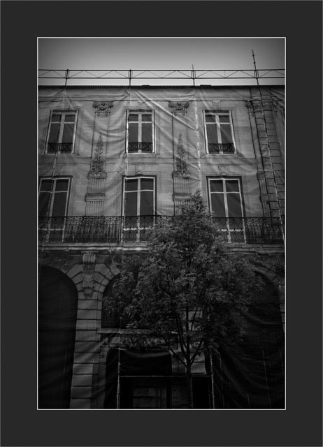 BLOG-DSC_6354- bache trompe l'oeil chantier façade N&B