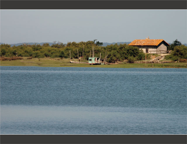 BLOG-DSC_6882-maisonnette et plate turquoise canal de Certes Audenge