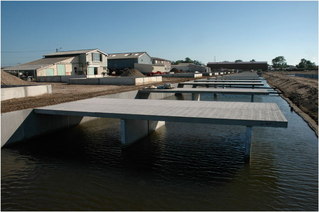 BLOG-DSC_0173-bassins affinage chantier Meyran Ouest et cabanes