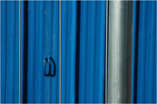 BLOG-DSC_0185-grillage chantier Meyran Ouest et porte bleue