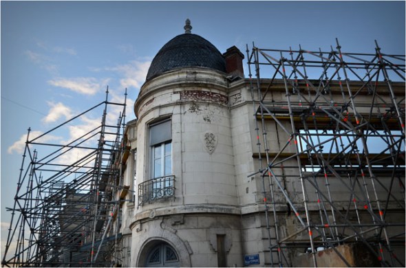 BLOG-DSC_00597-chantier façade mairie Arcachon angle place de Gracia et rue Expert