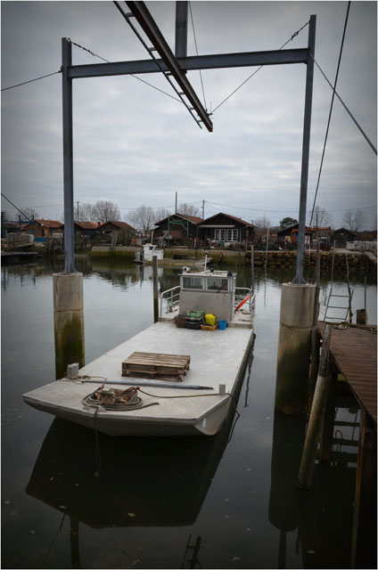 BLOG-DSC_02341-plate ostréicole à quai port la Teste