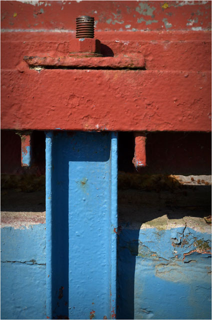 BLOG-DSC_04629-fixations machine ostréicole sur coque vieille plate