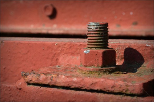 BLOG-DSC_04631-fixation machine ostréicole sur coque vieille plate