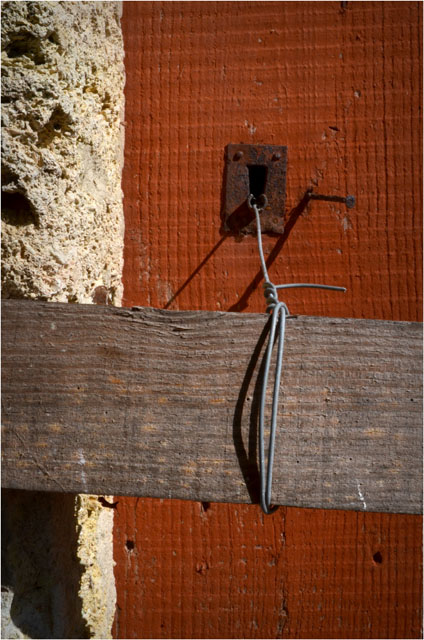BLOG-DSC_08340-porte rouge dépendance Ruat le Teich