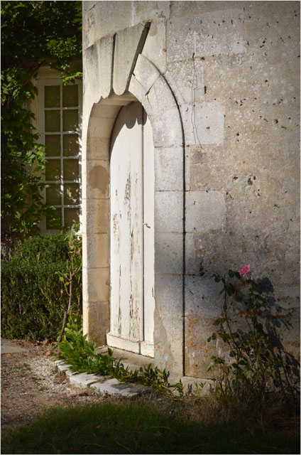 BLOG-DSC_08392-rose porte et fenêtre Ruat