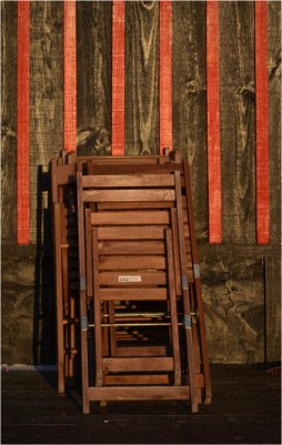 BLOG-DSC_09844-chaises pliantes cabane rouge