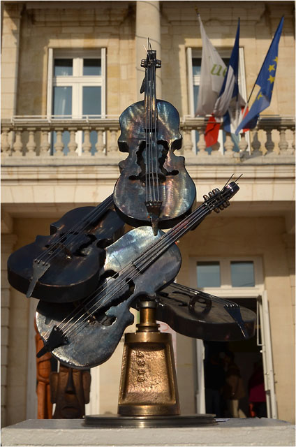 BLOG-DSC_12806-sculpture José Guirado et mairie Audenge Picturiales 2012