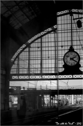 BLOG-DSC_18060-pendule gare Bordeaux St Jean et reflet N&B BLOG-DSC_18060-pendule gare Bordeaux St Jean et reflet N&B