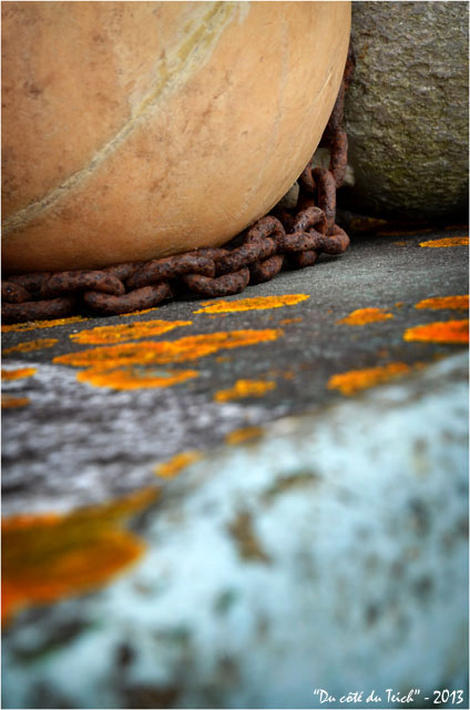 BLOG-DSC_18886-bouées et coque bateau