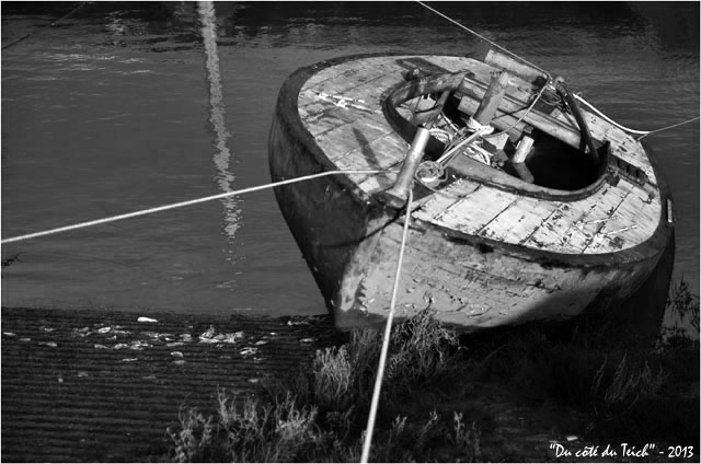 BLOG-DSC_19178-bateau port Larros N&B