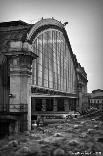 BLOG-DSC_19273-passerelle et verrière gare Bordeaux St Jean N&B BLOG-DSC_19273-passerelle et verrière gare Bordeaux St Jean N&B