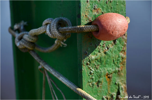 BLOG-DSC_19663-flotteur et poutre métal quai port Arès