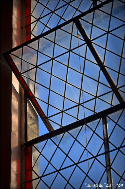 BLOG-DSC_20221-vitrail entrouvert ND des passes le Moulleau