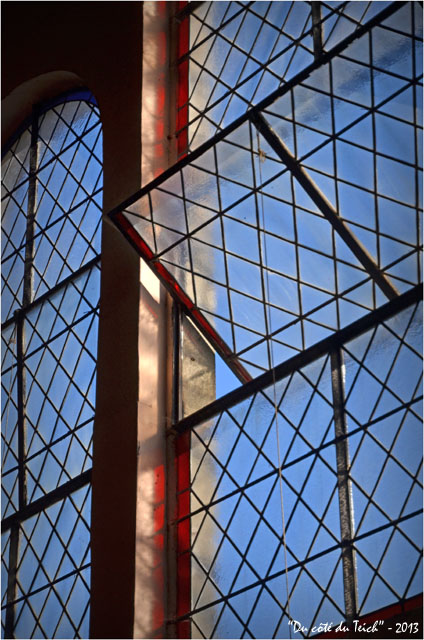 BLOG-DSC_20223-vitrail entrouvert ND des passes le Moulleau