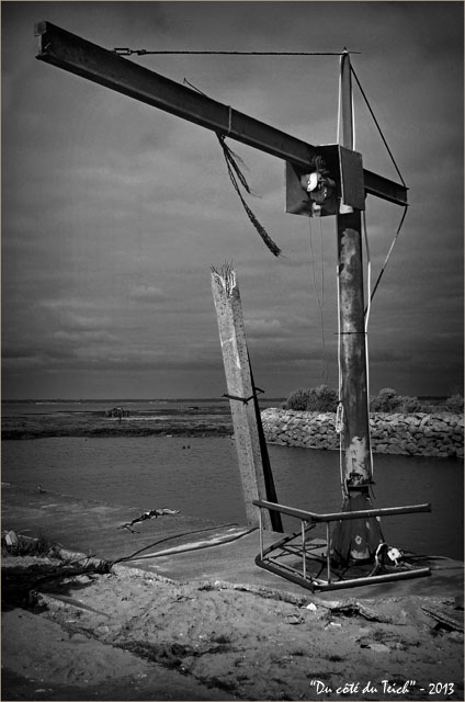 BLOG-DSC_21337-portique levage port Meyran N&B