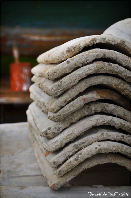 BLOG-DSC_21382-tuiles chaulées et pot de peinture Kekebus