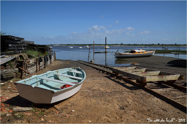 BLOG-DSC_22507-barque bleue chariot rail et pinasse pointe Aiguillon