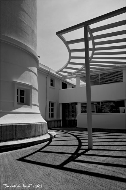 BLOG-DSC_22543-nouvelle entrée phare Cap-Ferret N&B