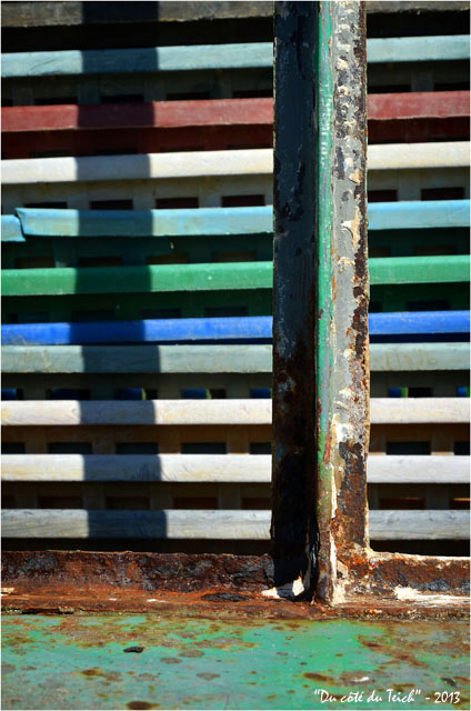 BLOG-DSC_24286-casiers plastique fenêtre cabane