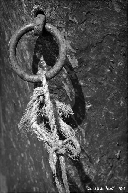 BLOG-DSC_24783-anneau amarrage bateau N&B