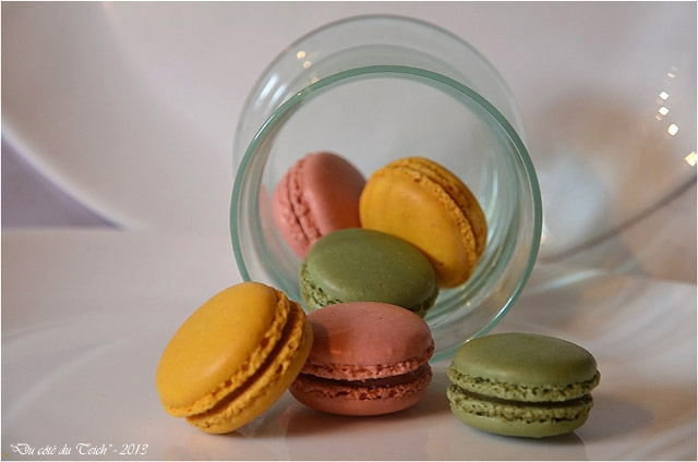 BLOG-DSC_26032-macarons verre et assiettes