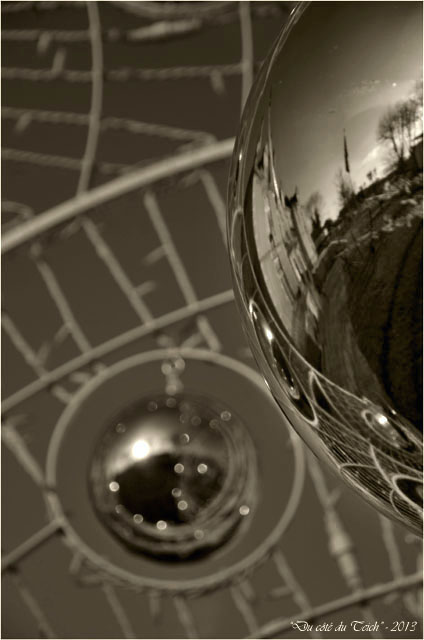 BLOG-DSC_18983-sapin de Noël mairie la Teste janvier 2013 sépia