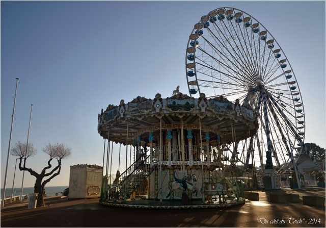 BLOG-DSC_26524-25-manège et grande roue place Peyneau Arcachon