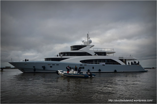 BLOG-DSC_27070-mise à l'eau yacht 50 mètres Couach le Belongers 1er Mars 2014