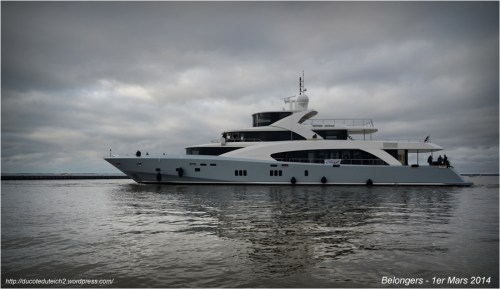 BLOG-DSC_27078-mise à l'eau yacht 5000 Fly 02 Couach le Belongers 1er Mars 2014