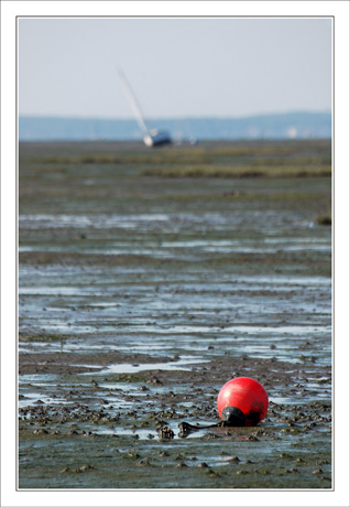 BLOG-DSC_0039-bouée & voilier flou BLOG-DSC_0039-bouée & voilier flou