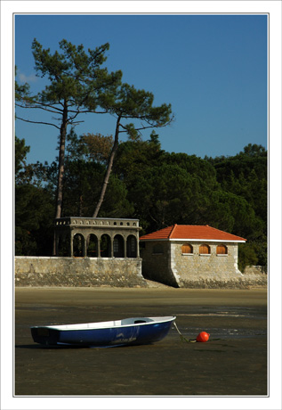 BLOG-DSC_0064-barque & bâtisses plage Taussat BLOG-DSC_0064-barque & bâtisses plage Taussat