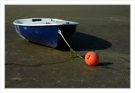 BLOG-DSC_0068-barque & bouée rouge sur vase Taussat BLOG-DSC_0068-barque & bouée rouge sur vase Taussat