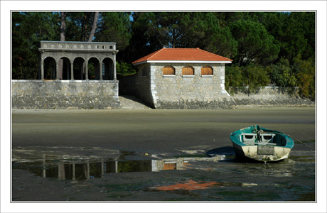 BLOG-DSC_0069-barque,batisses & reflets plage Taussat BLOG-DSC_0069-barque,batisses & reflets plage Taussat