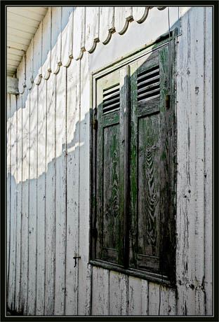 BLOG-DSC_1336-volet peinture écaillée