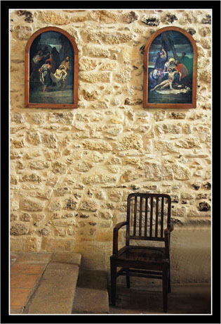 BLOG-DSC_5086-fauteuil & 2 tableaux église Lanton