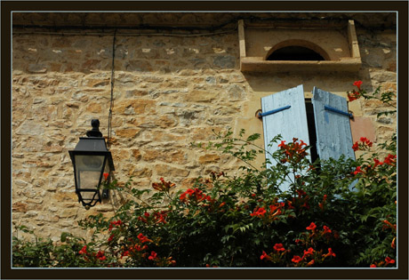 BLOG-DSC_9184-volets bleus et bignone Larroque BLOG-DSC_9184-volets bleus et bignone Larroque