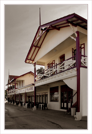 BLOG-DSC_9850-hôtel de la plage, l'Herbe - sépia + couleur