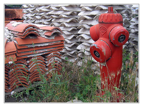 BLOG-IMG_0311-extincteurs, tuiles, tuiles chaulées