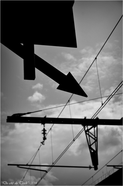 BLOG-DSC_28986-signalisation et caténaires gare Bordeaux St Jean N&B