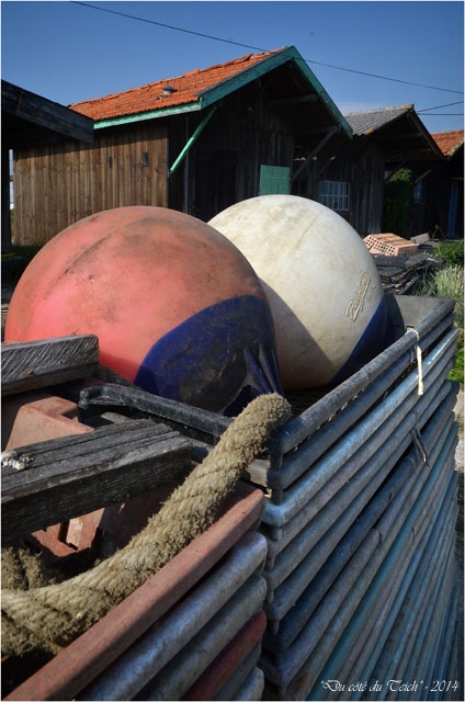 BLOG-DSC_29438-bouées et cabanes port du Canal