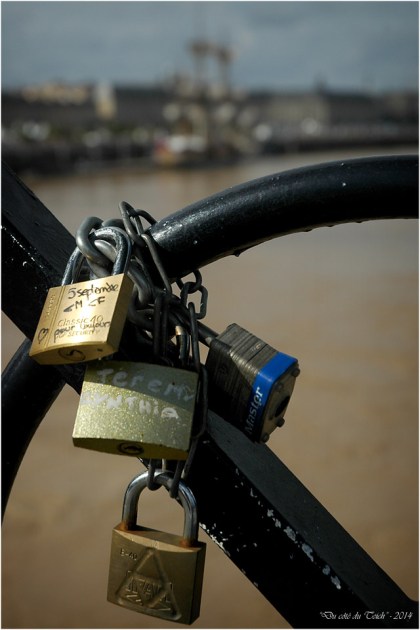 BLOG-DSC_2334-cadenas pont de pierre et Hermione à Bordeaux 9 Oct 2014