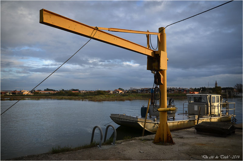 BLOG-DSC_32015-grue et plate ostréicole port Gujan