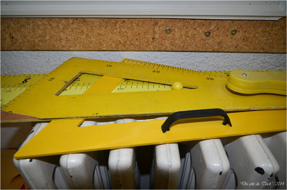 BLOG-DSC_32655-règles et équerres sur radiateur
