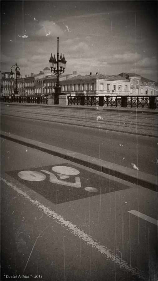BLOG-20150402_170511-piste cyclable pont de pierre Bordeaux PA07 N&B