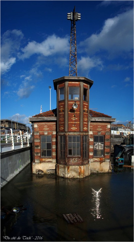 BLOG-P1153583-84-poste commande ancien pont tournant Pertuis bassins à flot Bordeaux