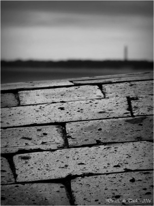 BLOG-P1263658-promenade plage Péreire et phare Cap-Ferret N&B