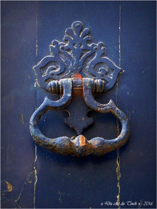 BLOG-P2163814-heurtoir porte bleue
