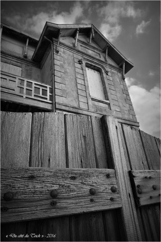 BLOG-DSC_39624-villa Lacanau N&B